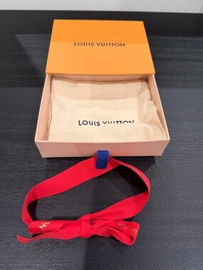 Louis Vuitton Wallet Box with Dust bag and ribbon
